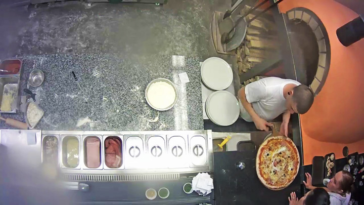 Онлайн веб-камера в пиццерии «Pizza Mizza»